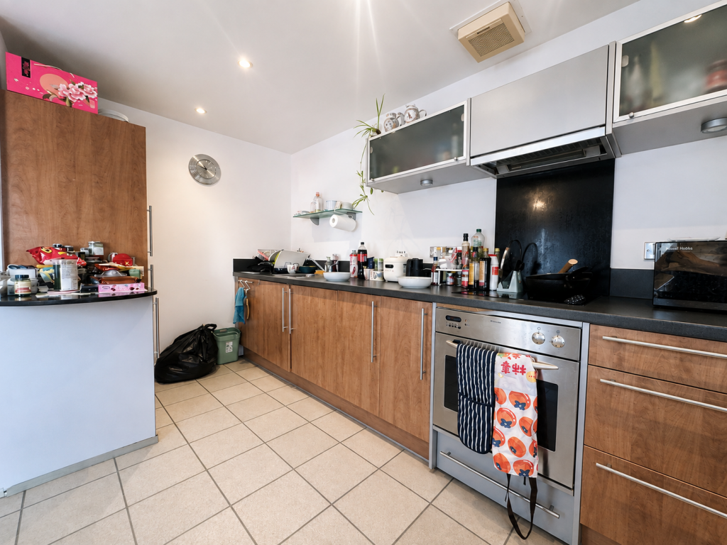 Apartment in Birmingham, Symphony Court, Ladywood - View 5