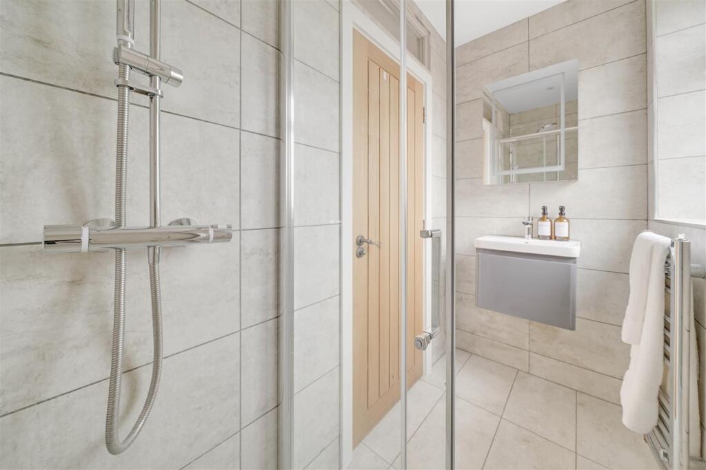 Apartment in Twickenham - More