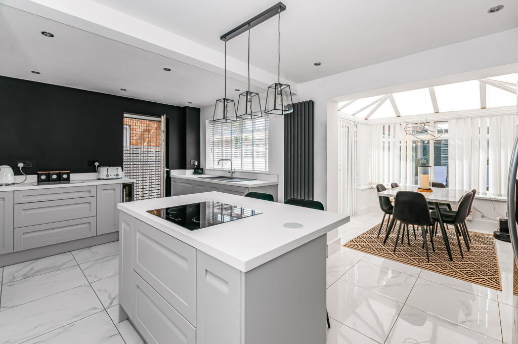 Main image of property: Jendale, Hull, East Riding of Yorkshire, HU7 4BT