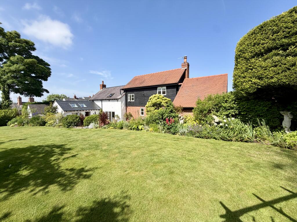 House in Heswall, Liverpool City Region - View 5