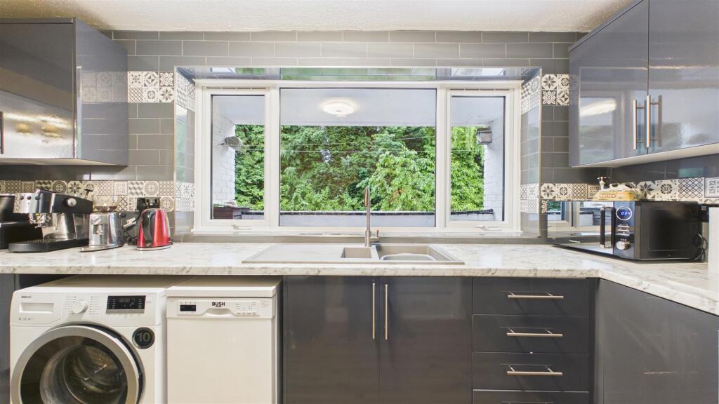 Apartment in Dudley, West Midlands - View 4