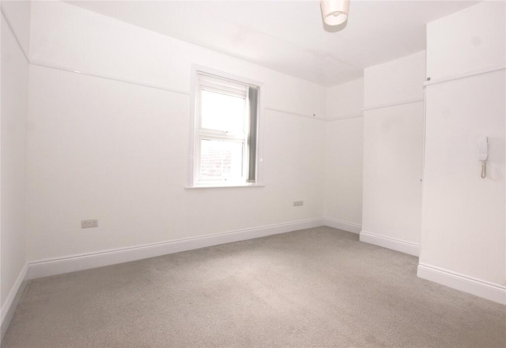 Apartment in Ferndown, Tricketts Cross - View 5