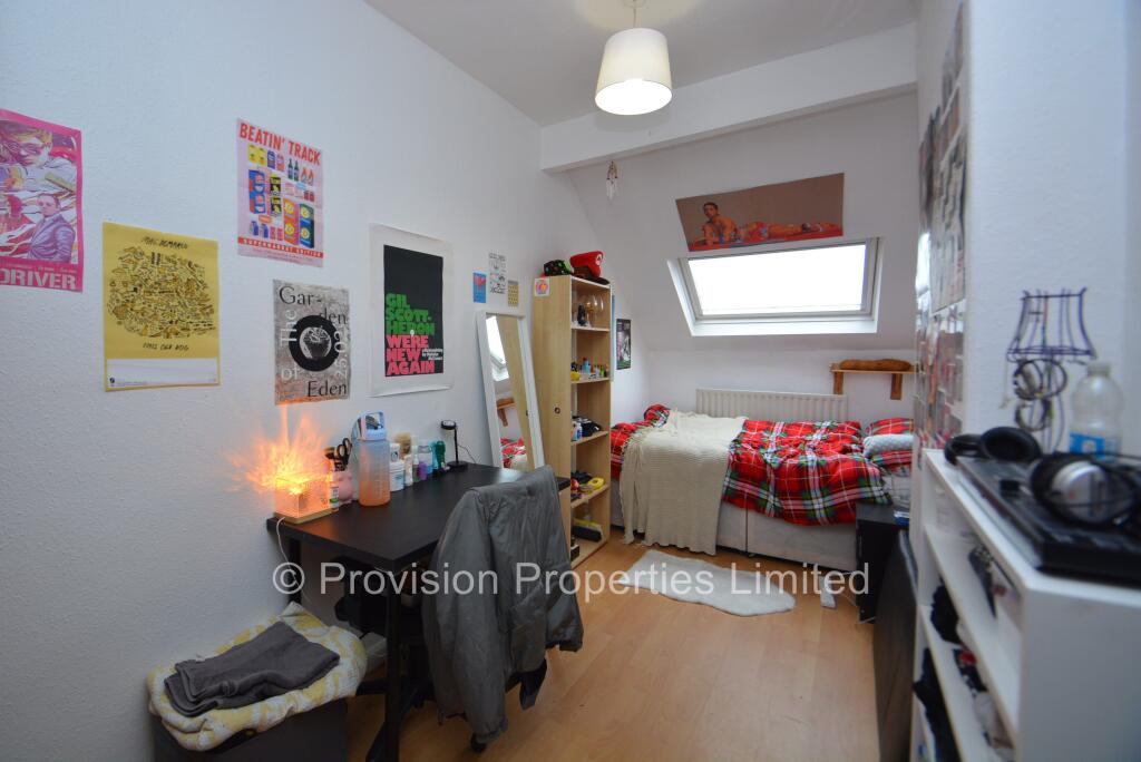 6 bedroom detached house for rent