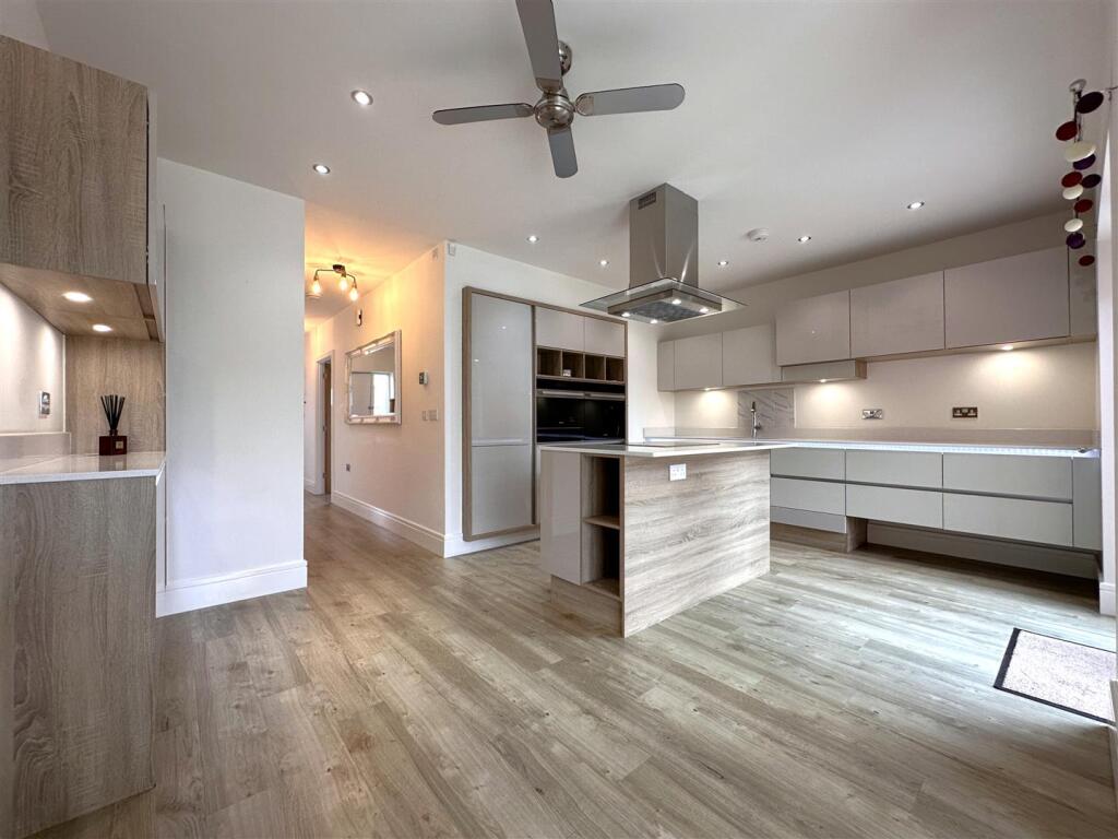 House in Newark, Middlebeck - View 2