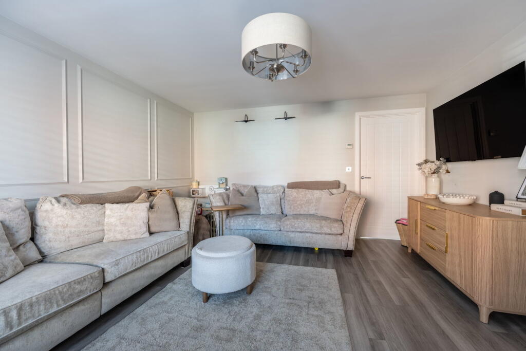 House in Southampton - More
