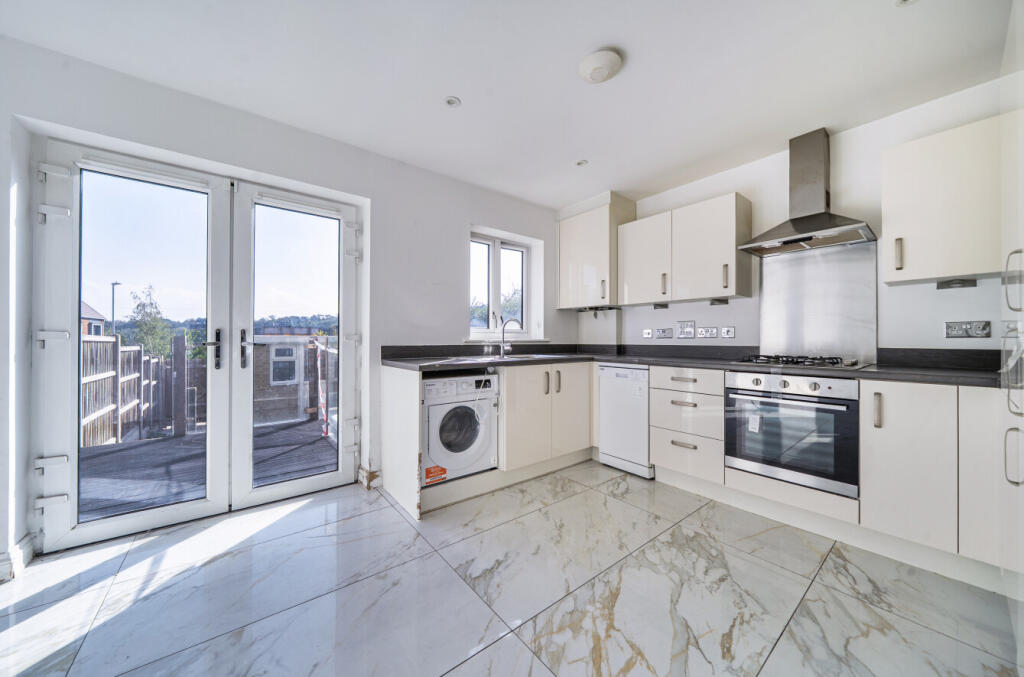 House in Dartford, Castle Hill, Ebbsfleet Valley - View 2