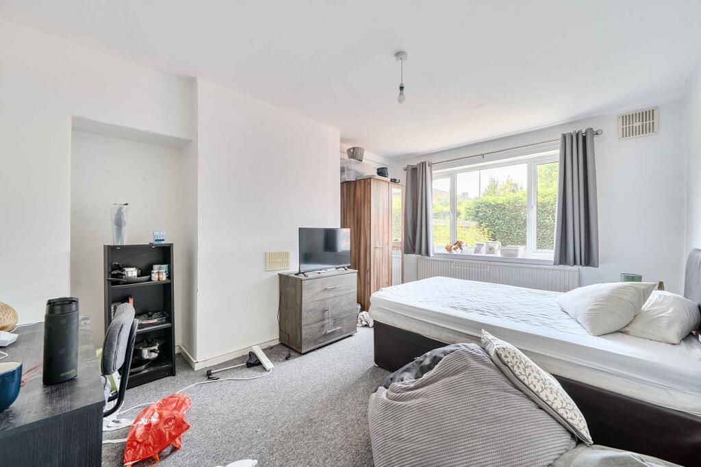 House in Southampton - More