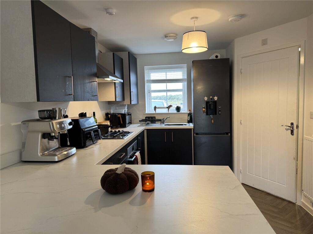 House in Doncaster, Armthorpe - View 3