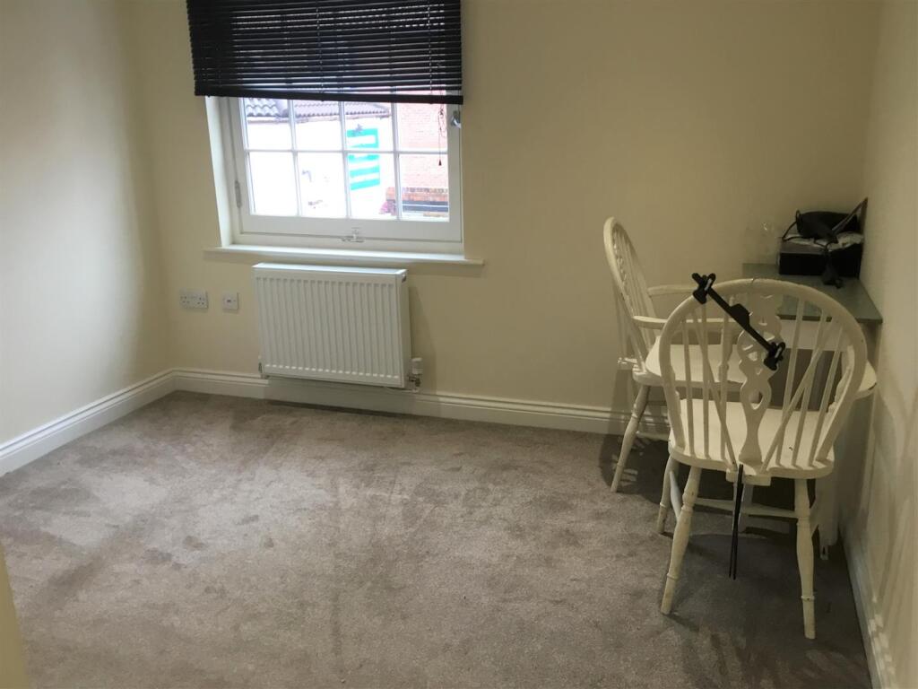 House in Lincoln - View 5