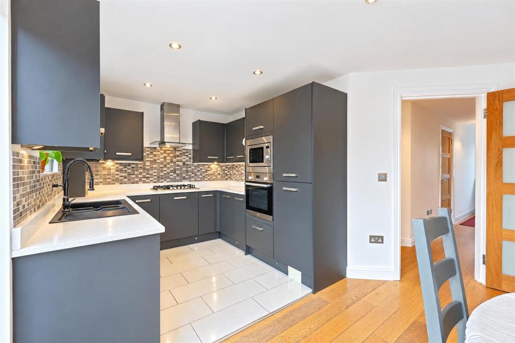 90C, Pall Mall, Leigh-On-Sea photo 4