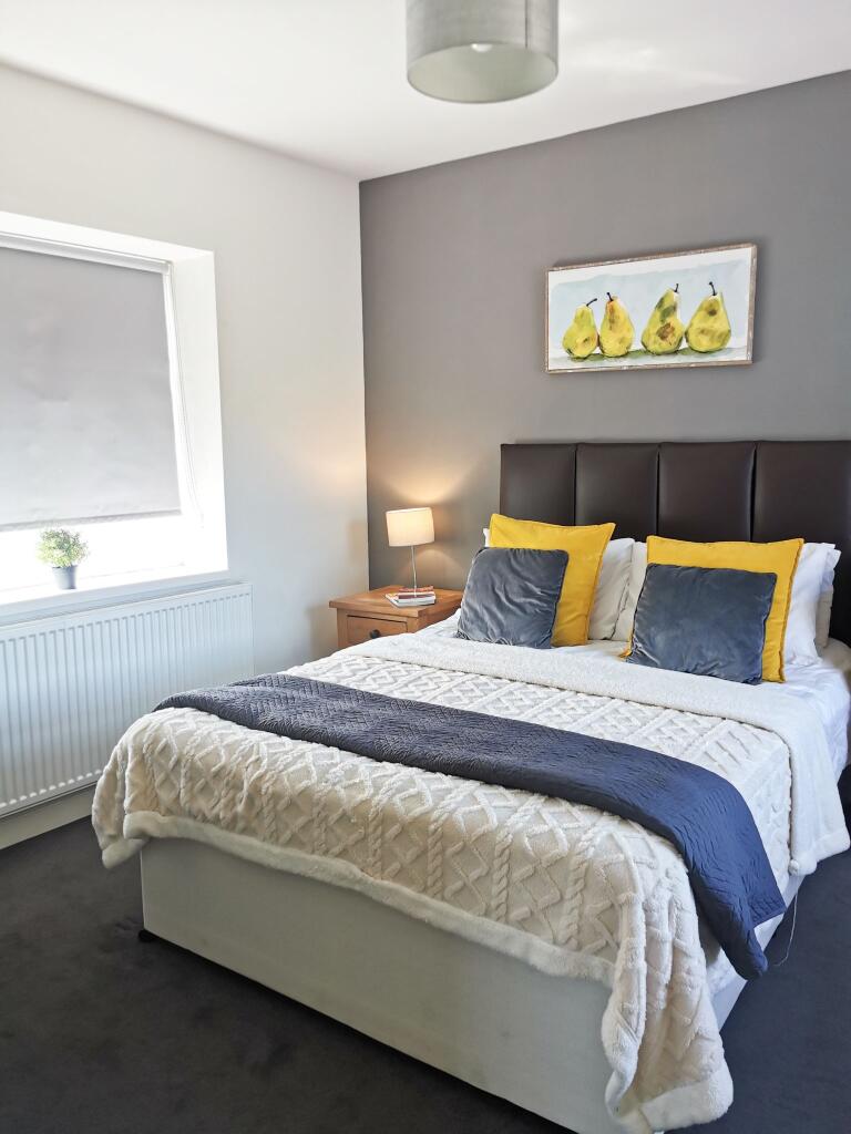 House in Stoke-on-Trent - More