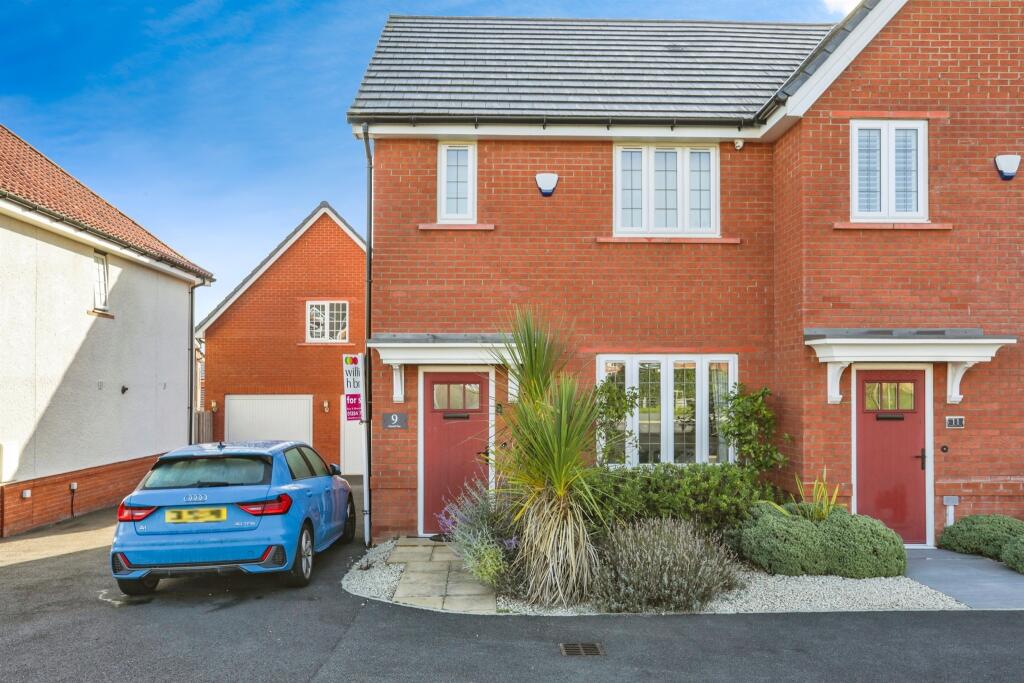 2-bed semi-detached on Dunnell Way, Bury St. Edmunds, £280,000