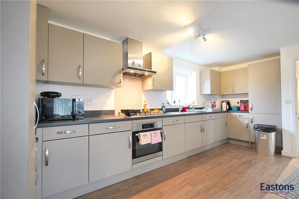 Preston Manor Road, Tadworth, Surrey, KT20 photo 2