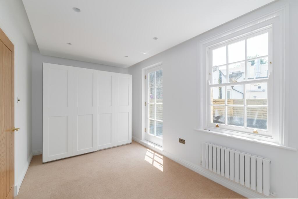 House in London - View 5