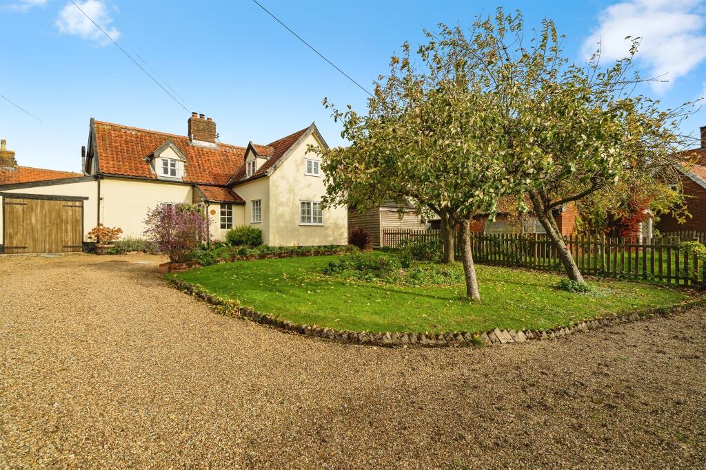 5-bed detached on Common Road, Shelfanger, Diss, £400,000