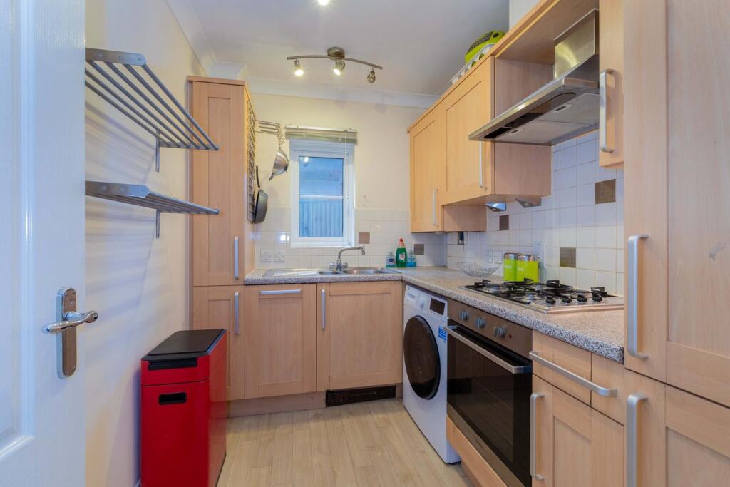 48 Regents Place, Maidenhead, SL6 photo 4
