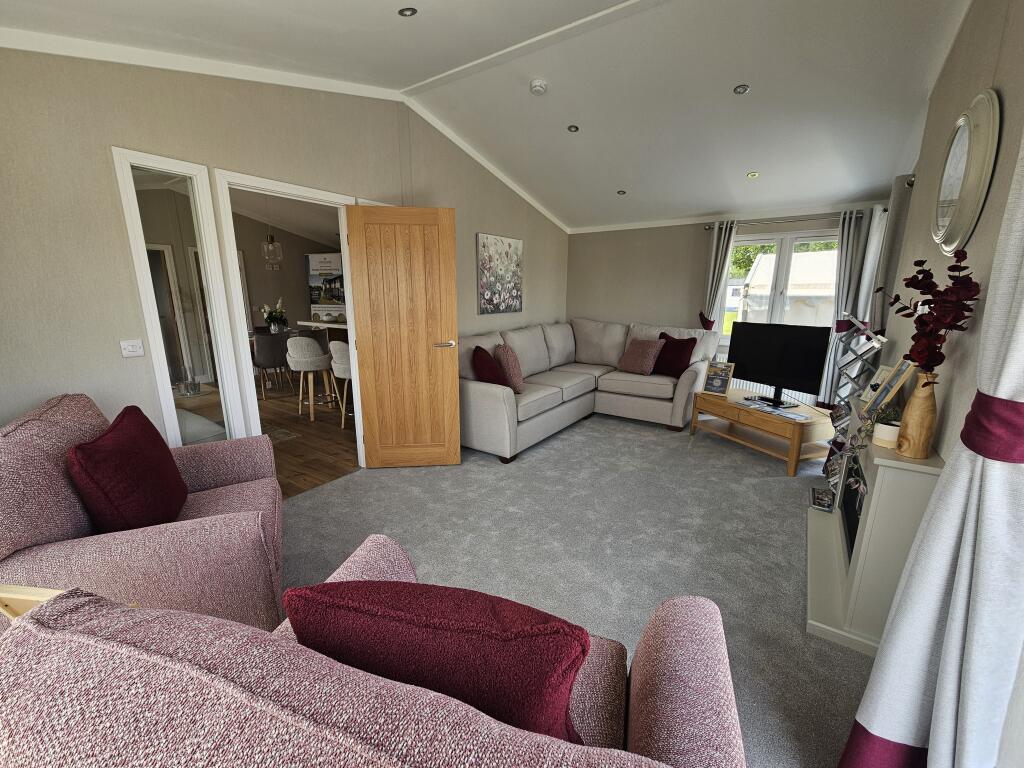 Two Bed Omar Serenity, Presthope Grange, Stretton Rd, Much Wenlock, Shropshire, TF13 6DQ photo 2