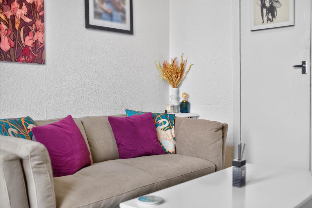 Apartment in Glasgow, Shawmoss, Crossmyloof - More