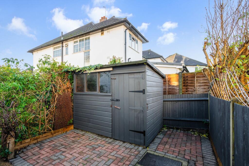 Apartment in London, Royal Borough of Kingston upon Thames - View 4