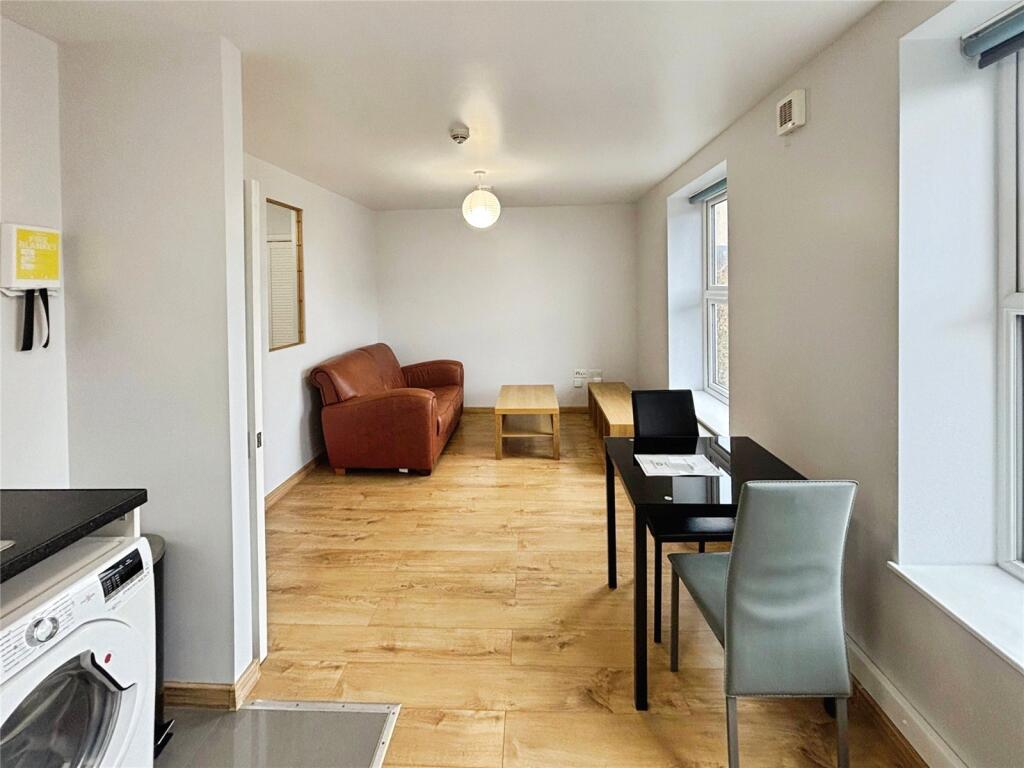 Apartment in Southampton - View 3