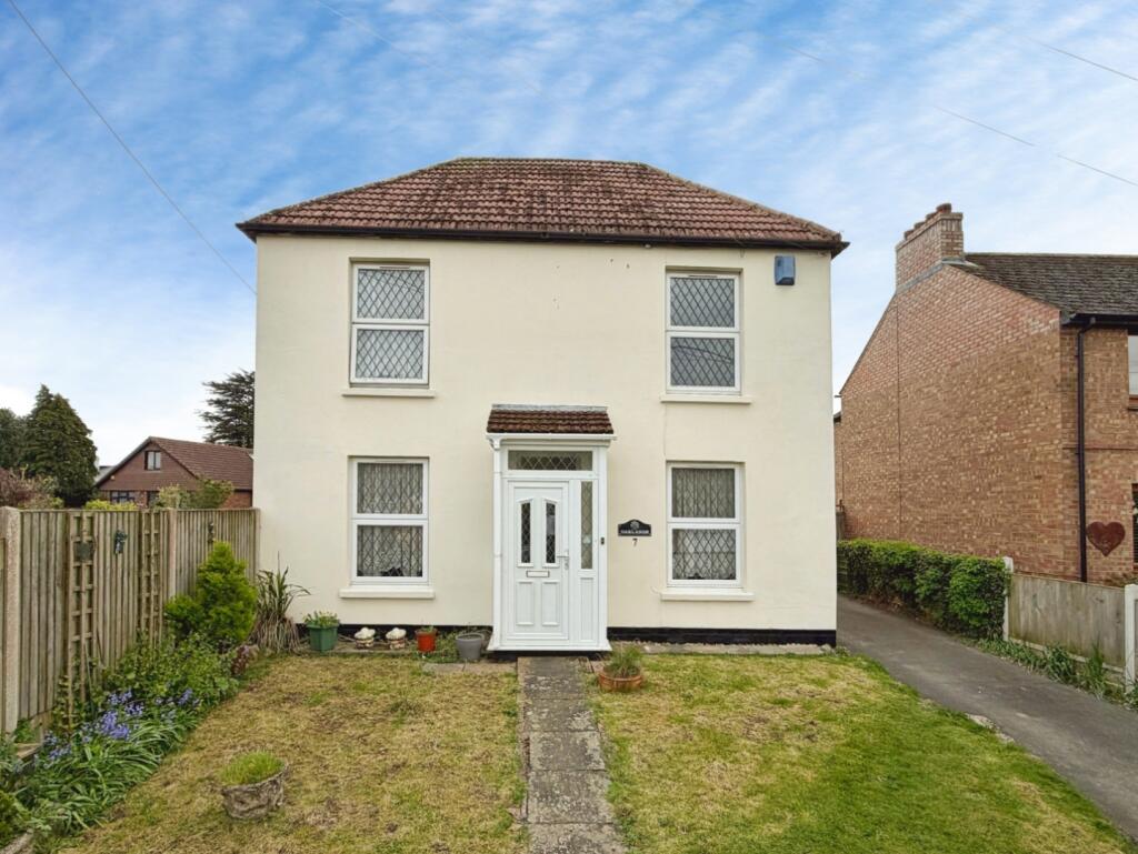 3-bed detached on Burmarsh Road, Hythe, £390,000