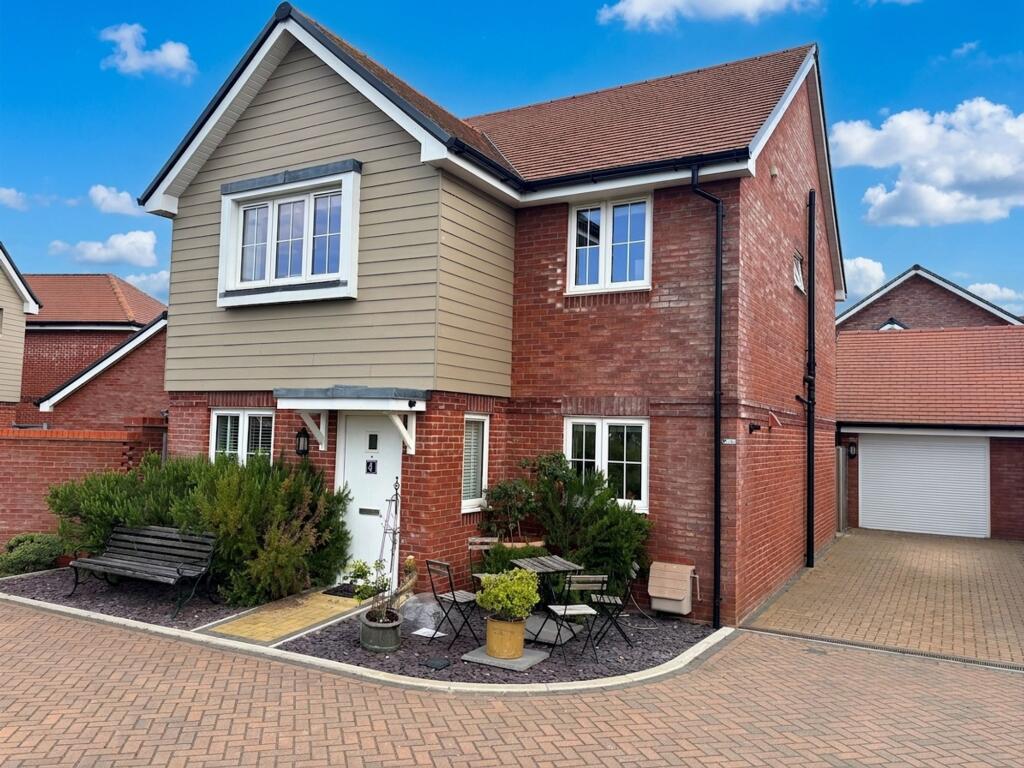 4-bed detached on Augustus Avenue, Fordingbridge, SP6, £539,950