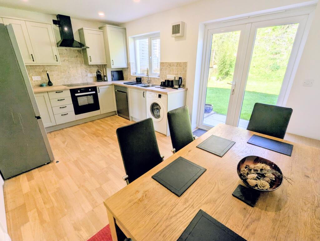 Leeward Lane, Torquay, TQ2 - Skats 6