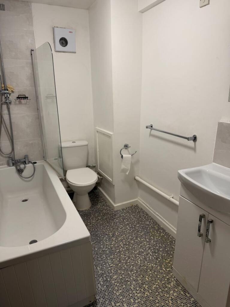 Flat 25 Tilehurst Court, Kersal Way, Salford, Salford, M7 3ST photo 3