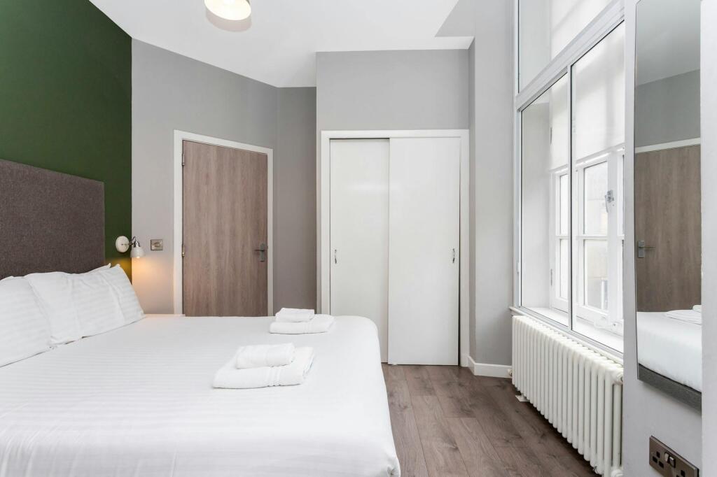 Bed 2.jpg