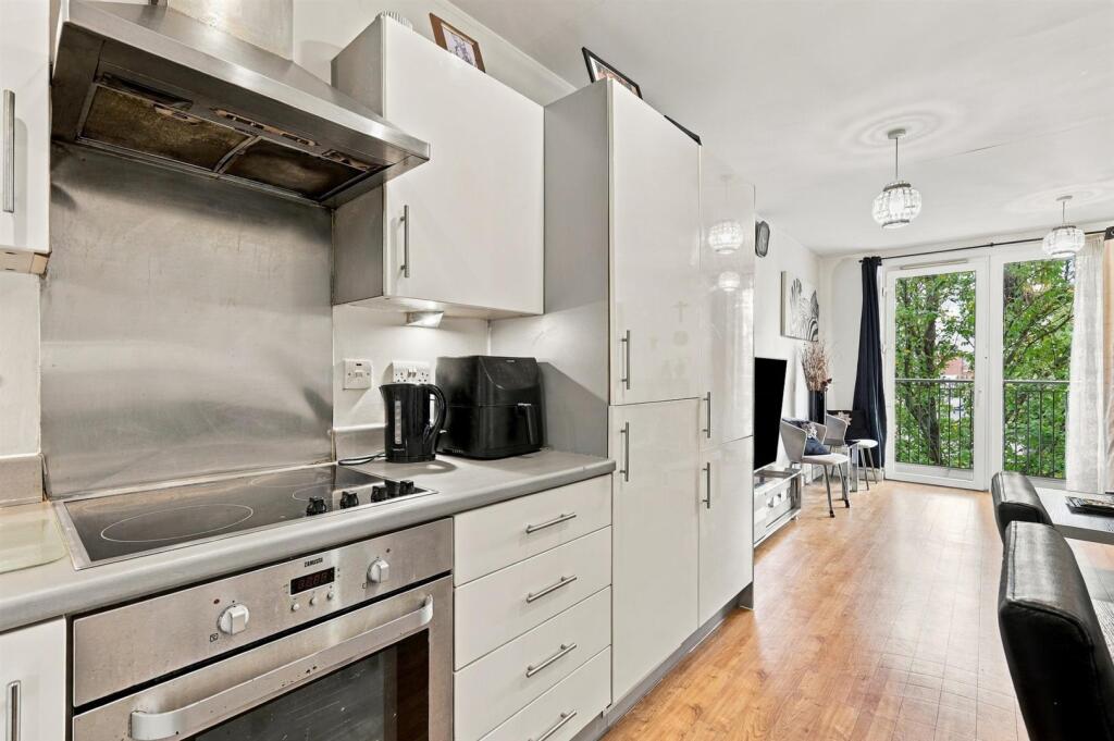 Apartment in London - View 3