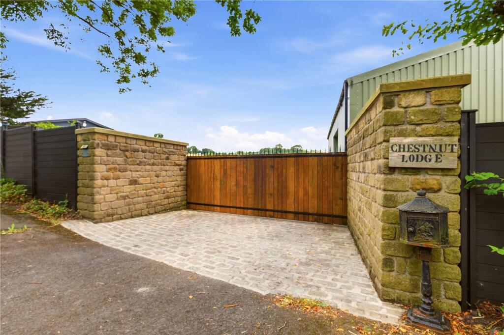 Greenhead Lane, Reedley, Burnley, Lancashire, BB12 - View 4