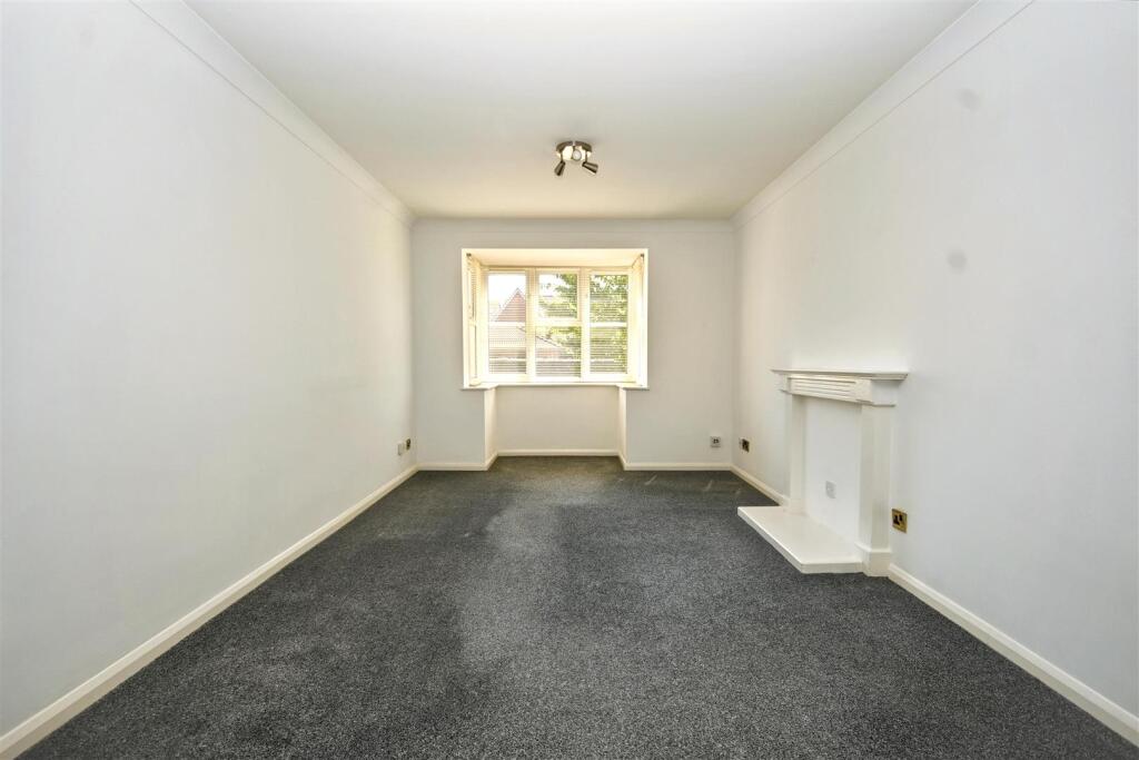 Apartment in Eastbourne, East Sussex - View 5