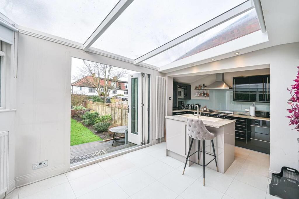 House in London, Marshall Estate, Mill Hill - View 5