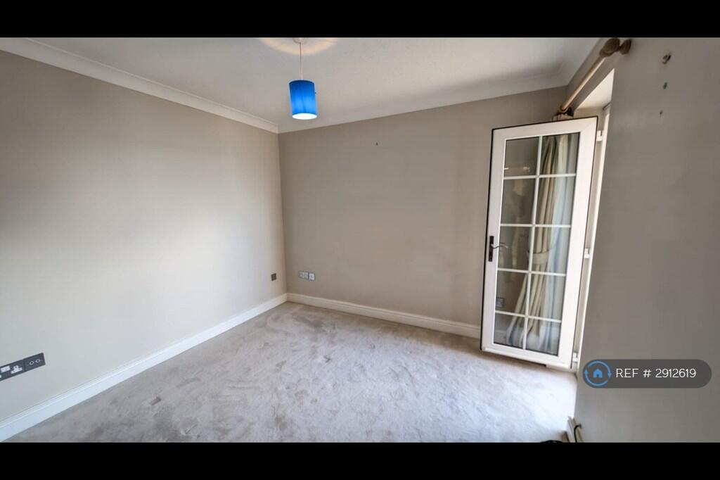 Apartment in Southampton - More