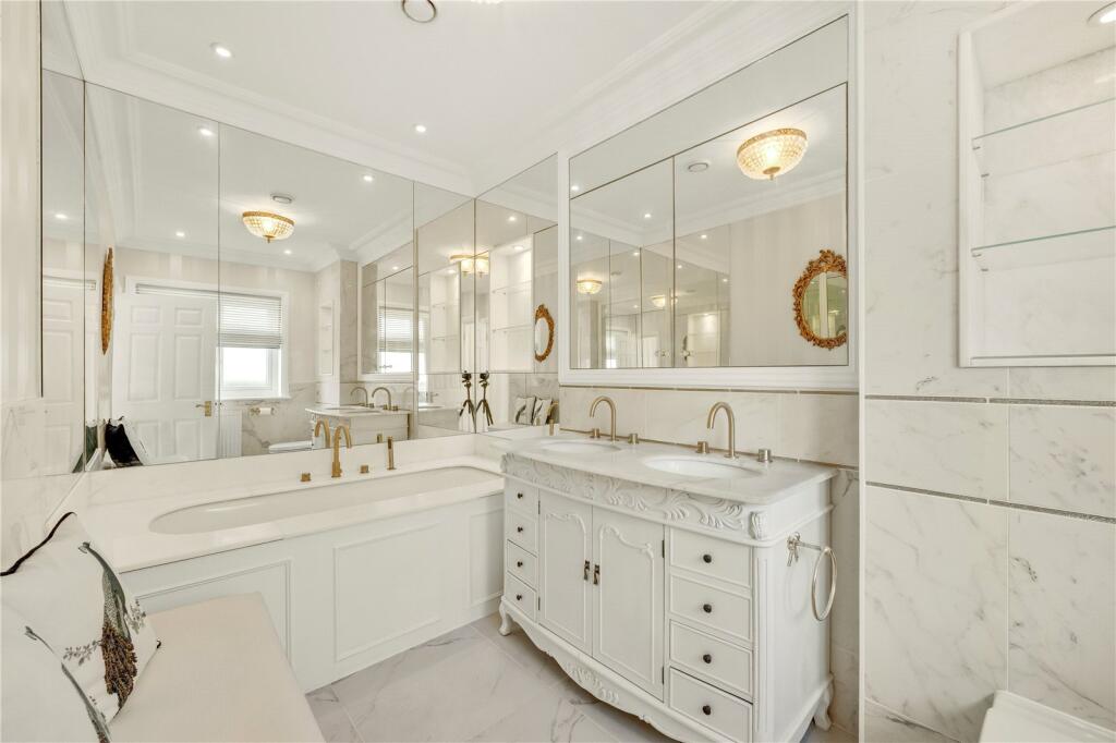 Apartment in Reigate and Banstead, Surrey - More