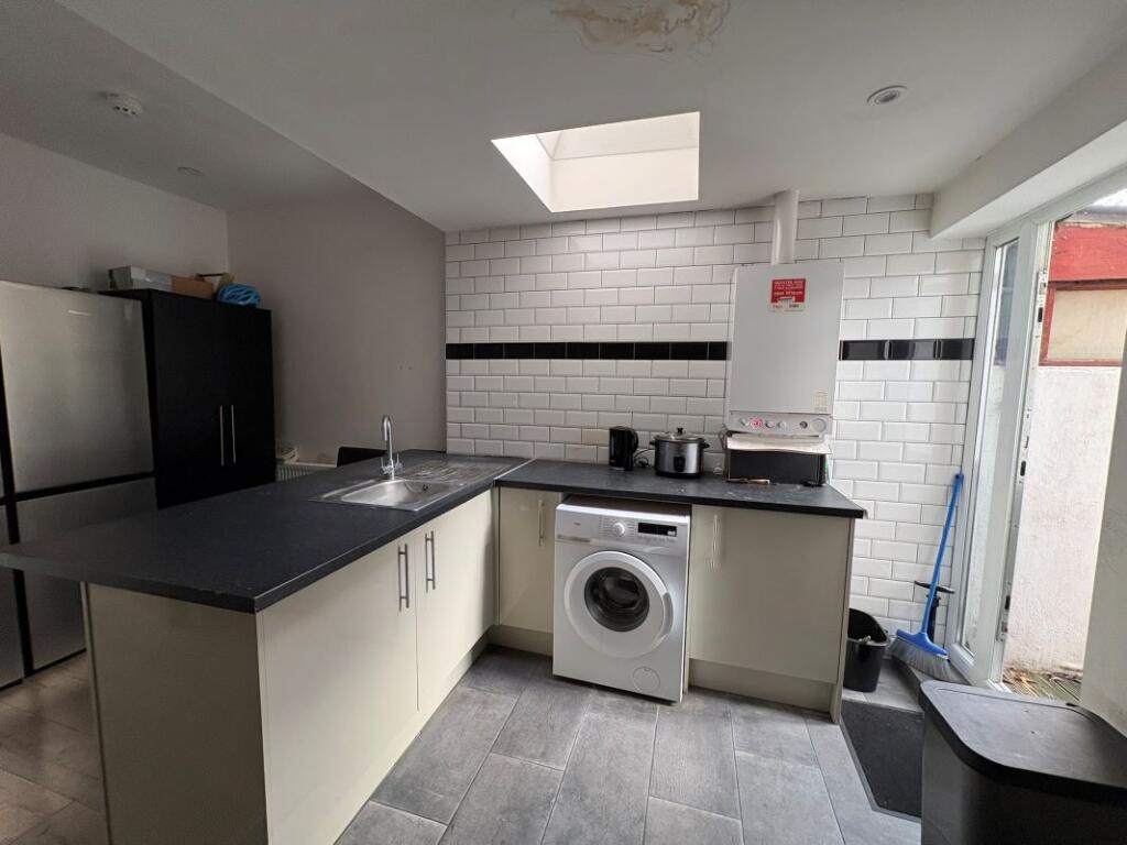36 Edinburgh Road, London, E13 9HS photo 5
