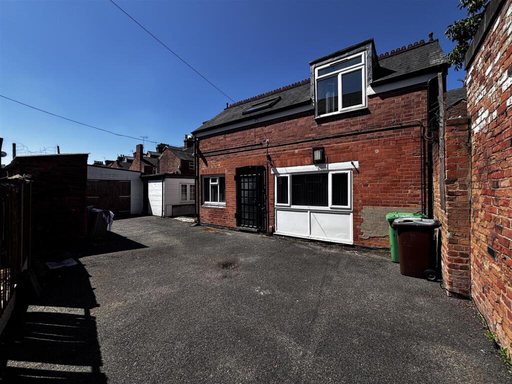 Main image of property: 98a Wilford Grove, The Meadows, Nottingham, NG2 2DU