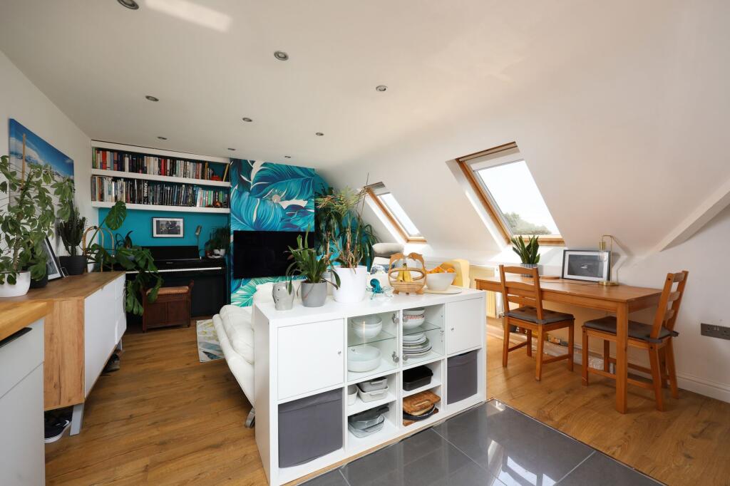 Apartment in Bristol - More