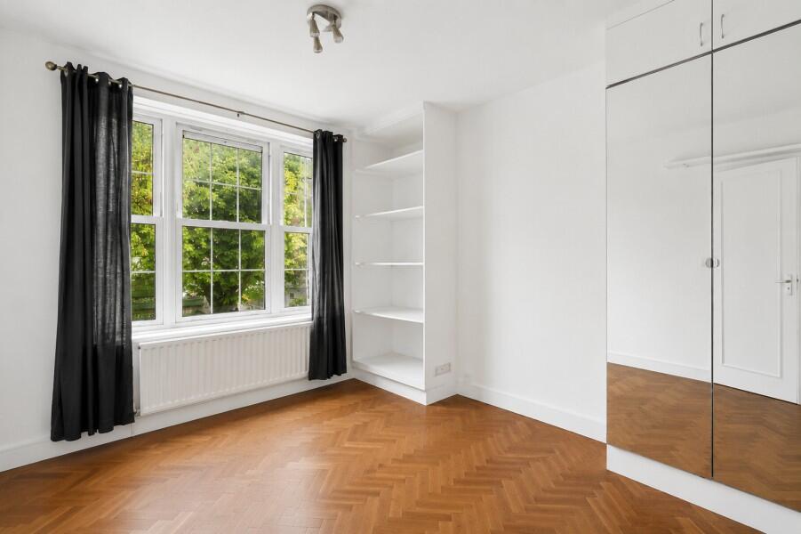 Apartment in London - View 5