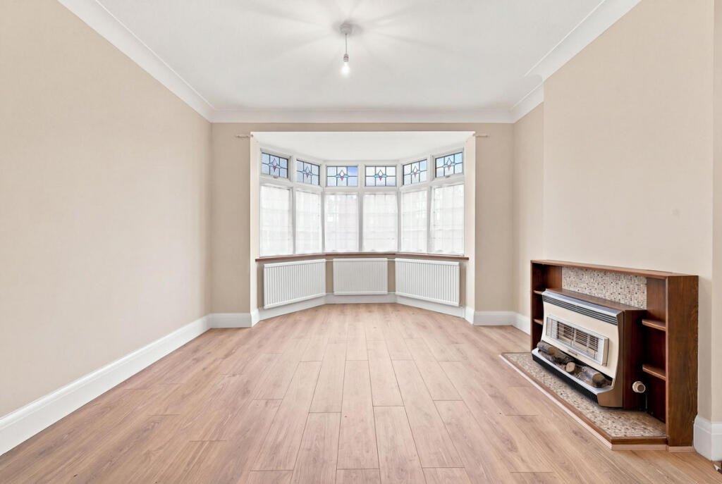 House in Basildon, Essex - View 3
