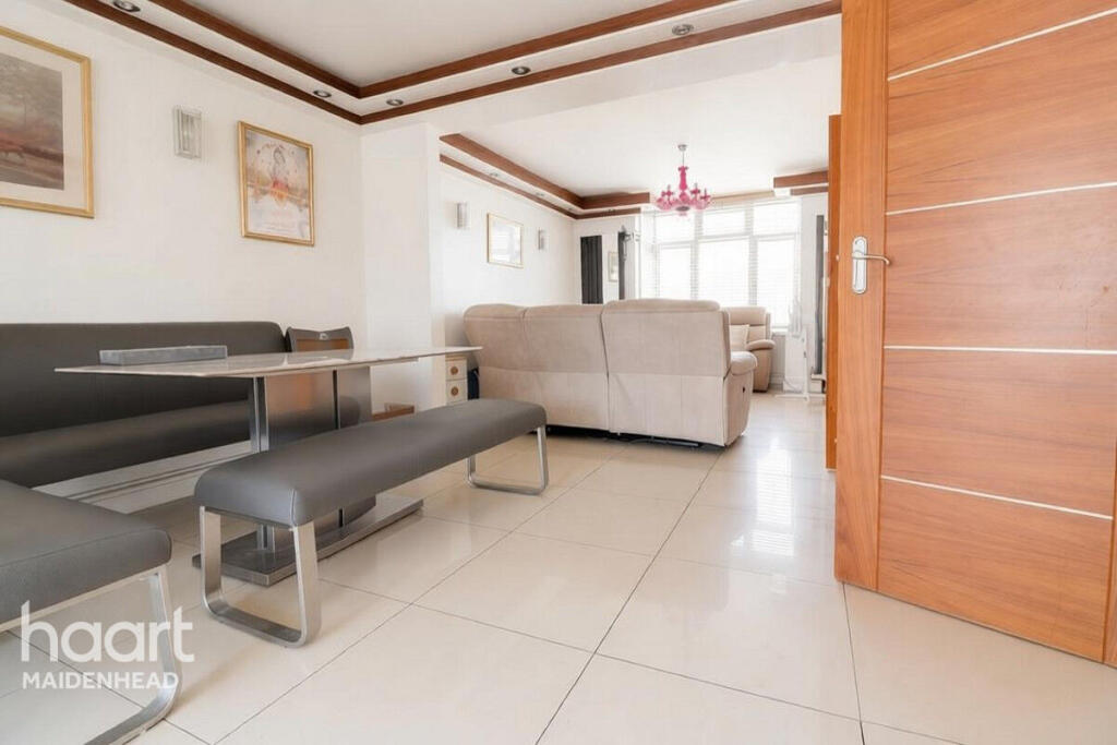 House in Slough, Colnbrook with Poyle - View 4