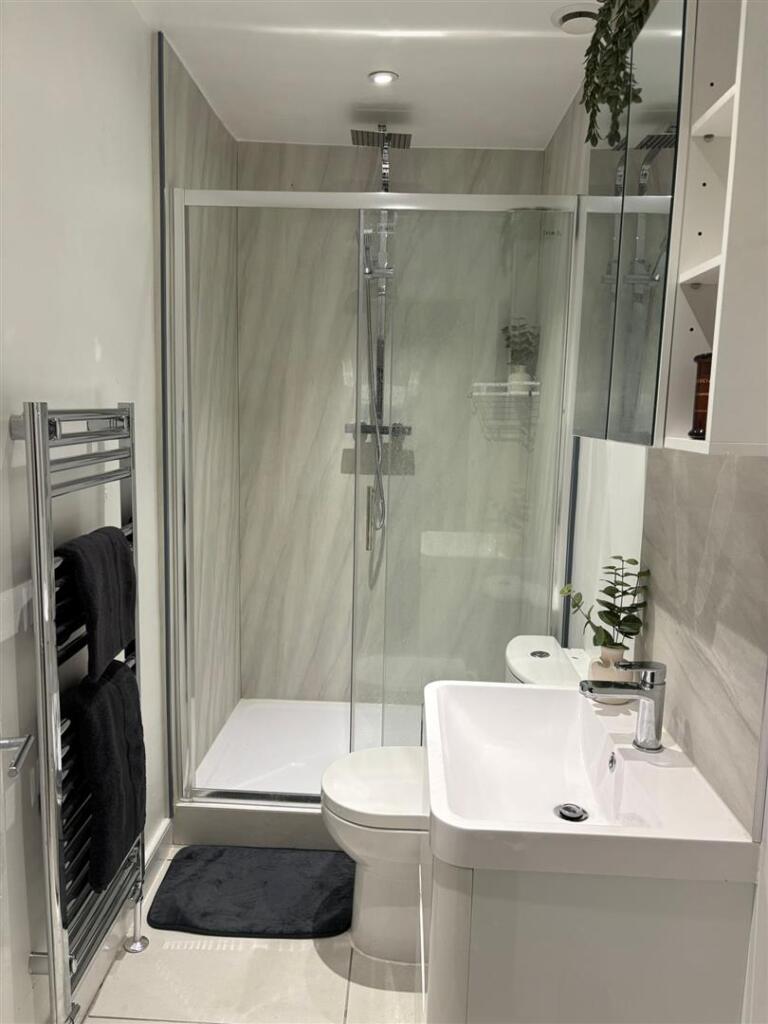 1 bedroom house share for rent