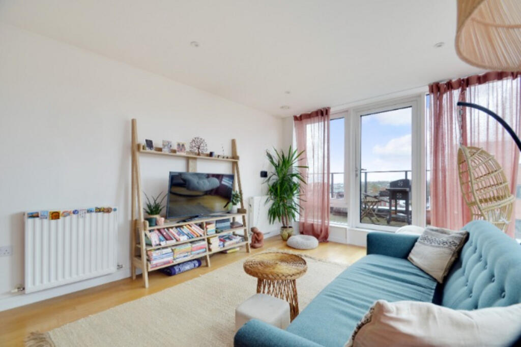 Main image of property: High Road, London, N12