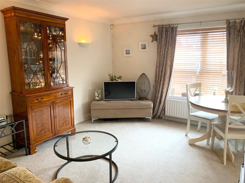 Apartment in Thatcham, West Berkshire - View 2