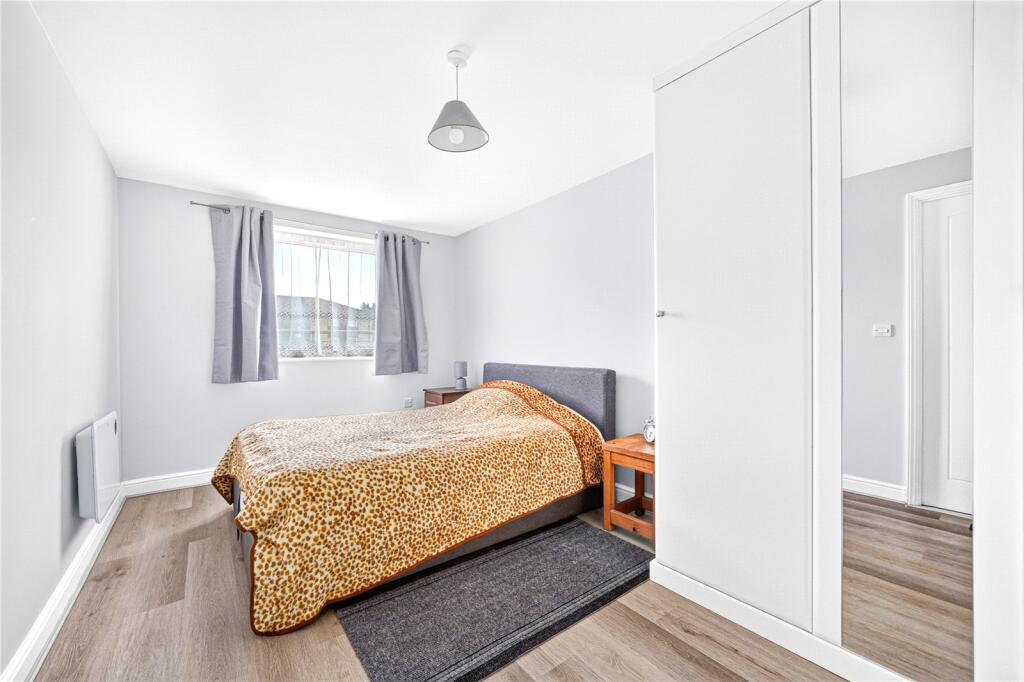 Apartment in London, Friday Hill, Chingford - View 3