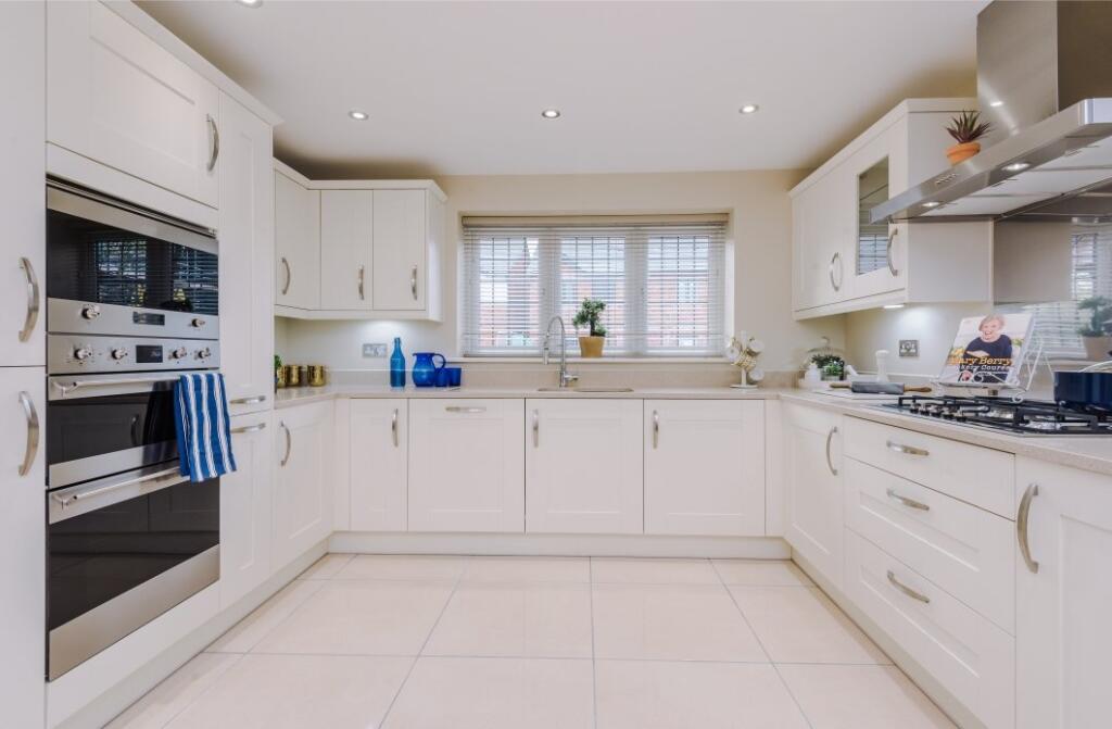 Rosemount, Hillside Road, Woodley photo 3