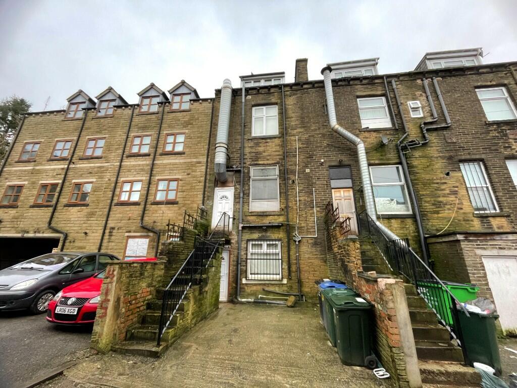 Main image of property: 415 Thornton Road, Bradford, West Yorkshire, BD13
