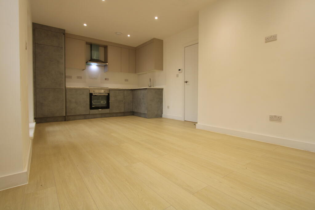 Apartment in Croydon - View 4