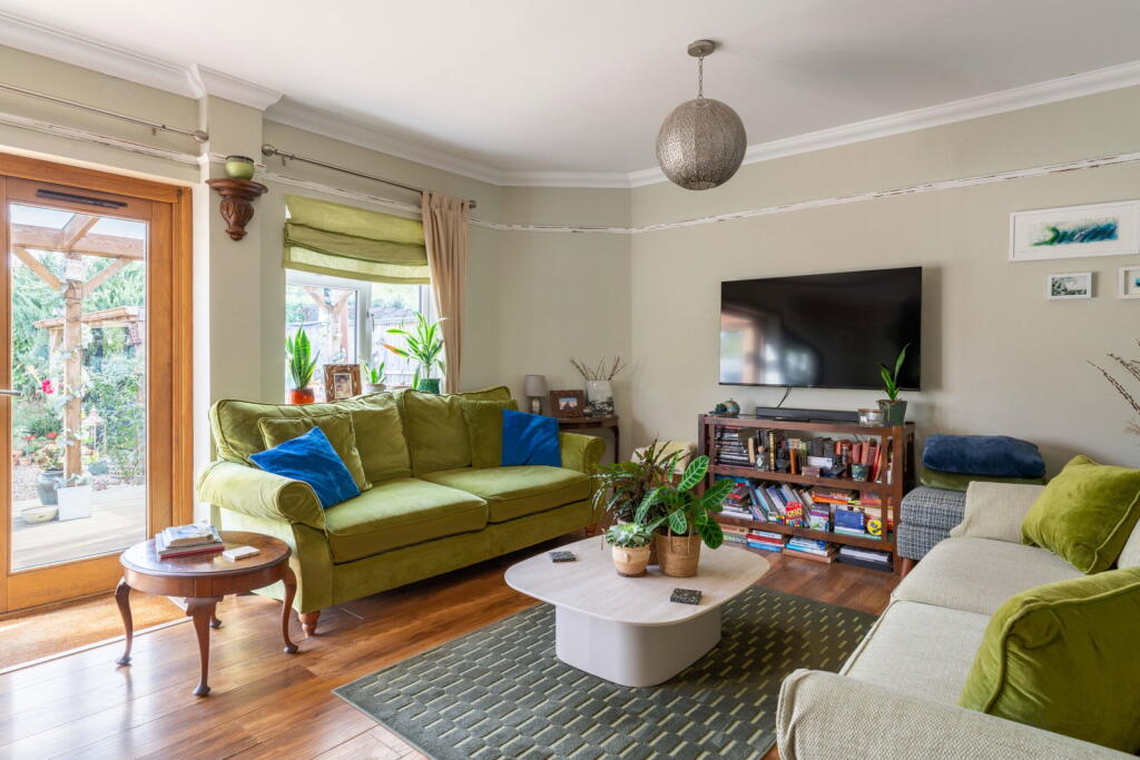 House in Croydon - View 3