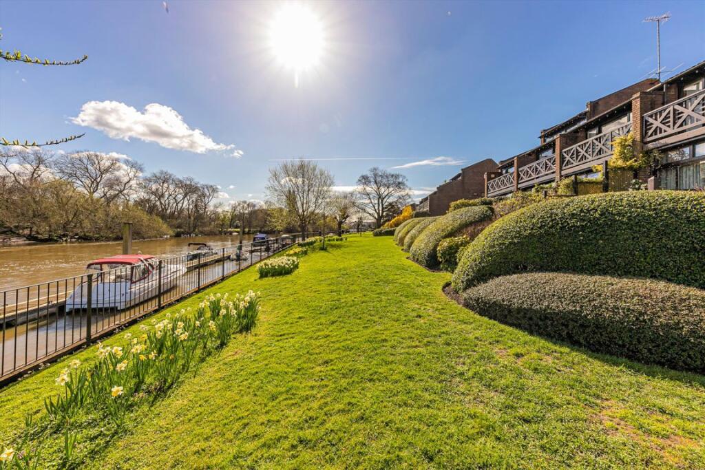 Apartment in Twickenham - View 3